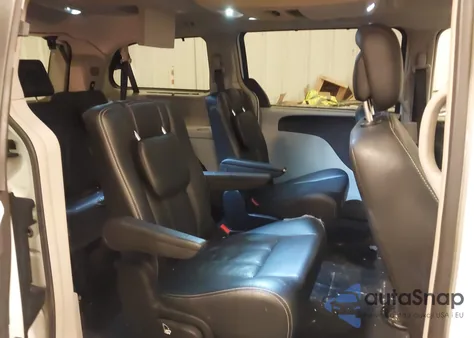 2016 Chrysler Town & Country Touring-L Anniversary Edition z USA, uszkodzony, nr VIN 2C4RC1CGXGR175384